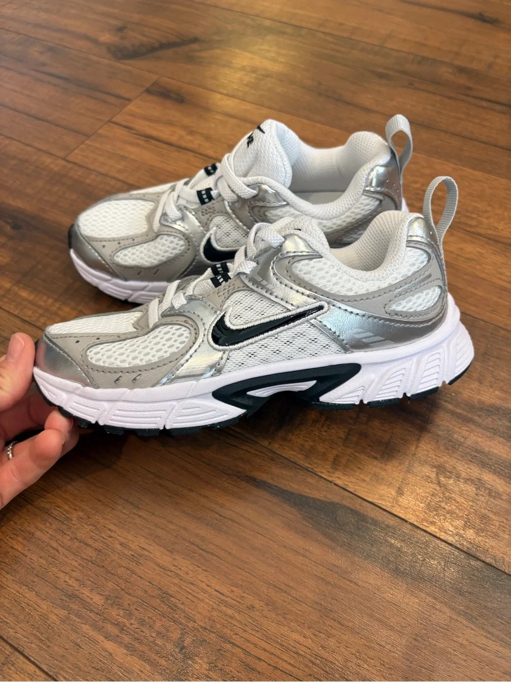 Nike V5 RNR Kids Running Shoes Sneakers Size 13 White Silver NWOB